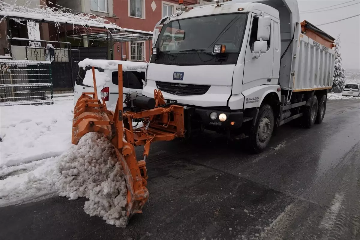Melikgazi'de Karla Mücadele Hız Kesmeden Sürüyor