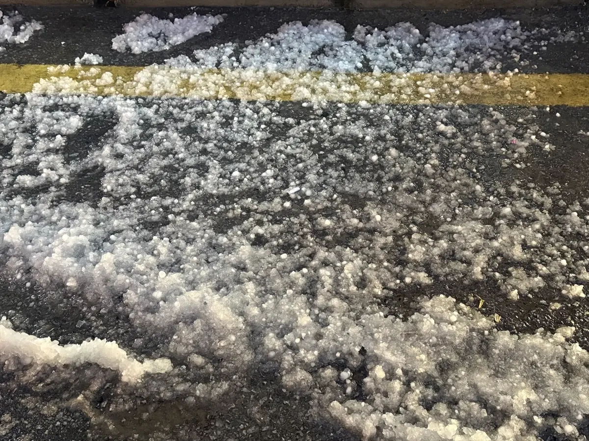 Mersin’de Ani Dolu Yağışı Trafiği Felçledi, Zararları Artıyor