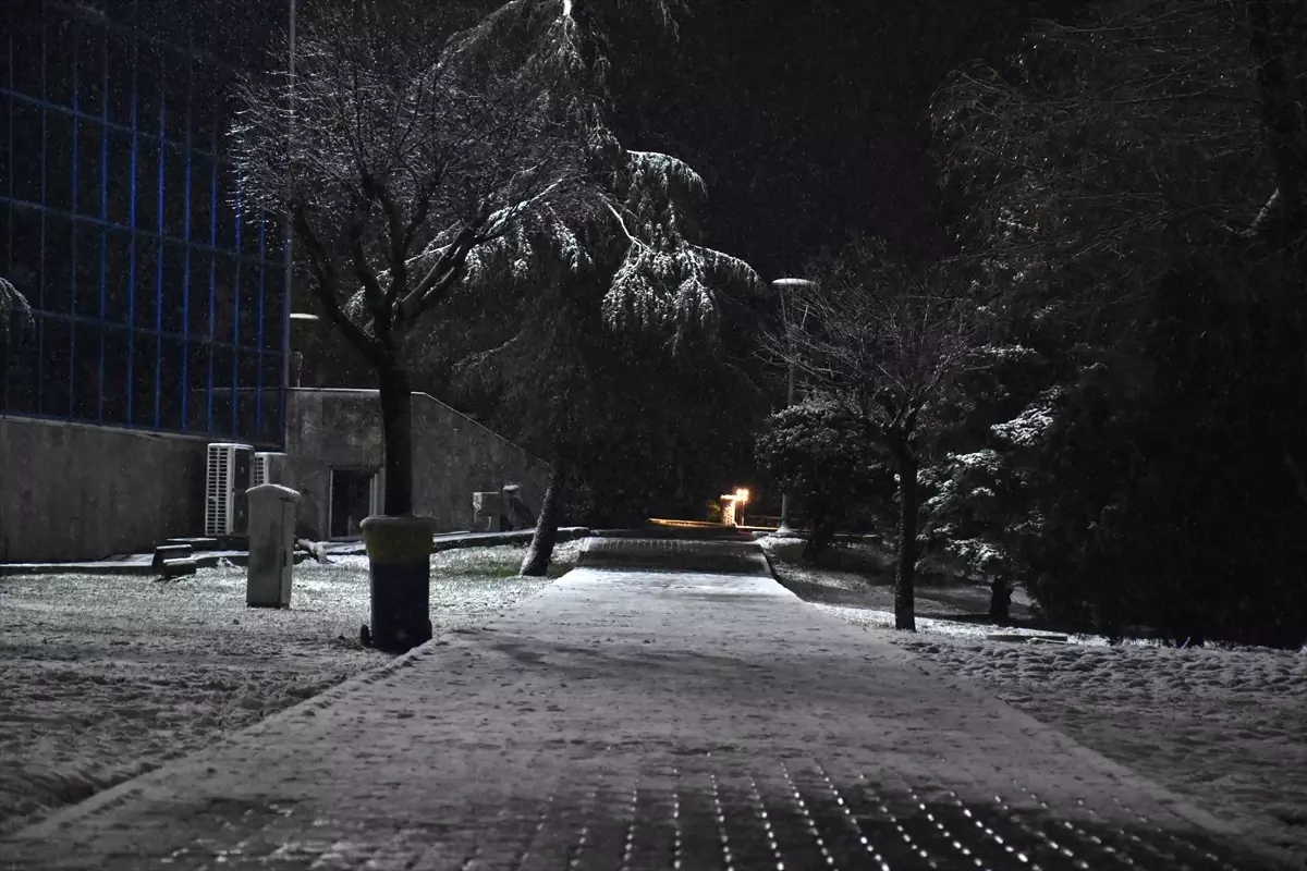 Sakarya’da Kar Yağışı Yüksek Kesimlerde Yoğunlaşarak Etki Gösteriyor
