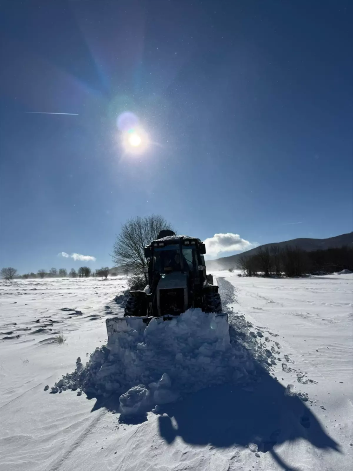 Samsun’da Şiddetli Kar Yağışı Yolları Kapladı, Temizlik Ekipleri Seferber Oldu