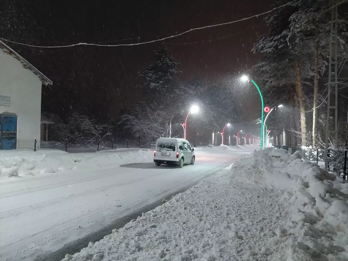 Tokat’ın Başçiftlik ve Erbaa İlçelerinde Kar Yağışı ve Mücadele Çalışmaları Sürüyor