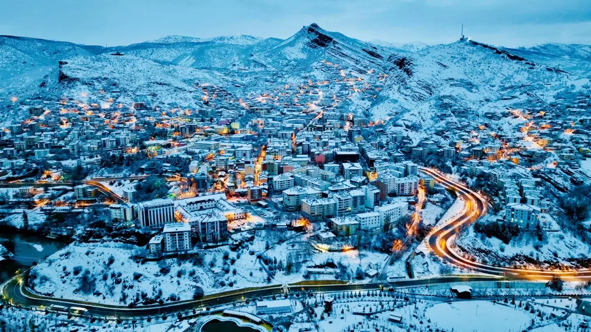 Tunceli'de Şiddetli Kar Yağışı Okulları 1 Gün Kapattı