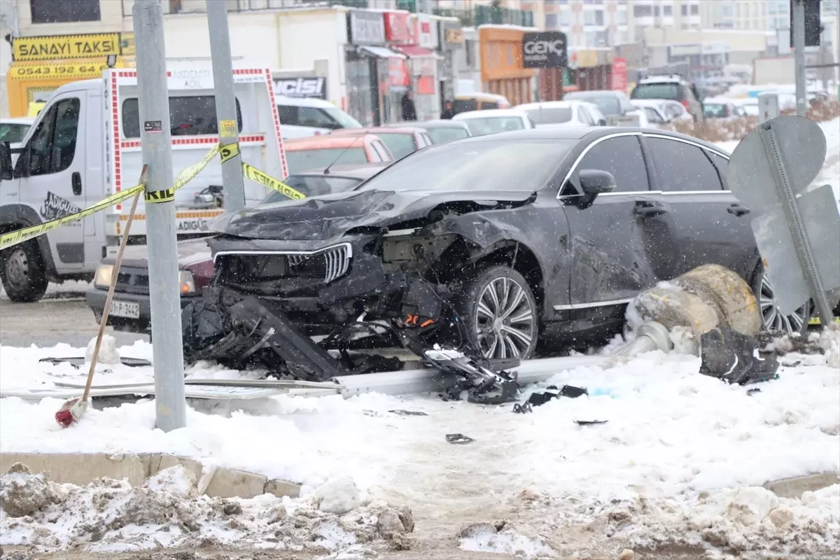 Yozgat'ta İki Araç Çarpıştı: Bir Sürücü Hayatını Kaybetti