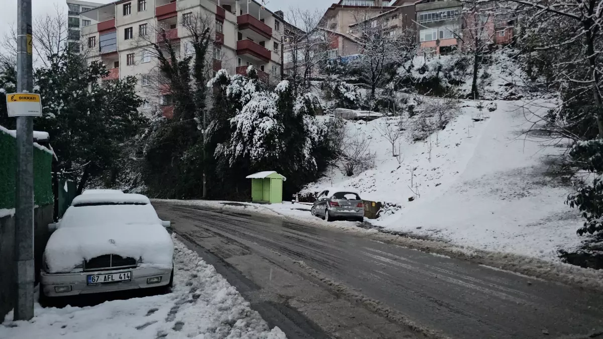Zonguldak'ta Kar Nedeniyle 133 Köy Yolu Ulaşıma Kapatıldı, Okullar Tatil Edildi