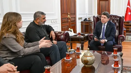 Rojin Kabaiş ailesiyle birlikte Adalet Bakanı