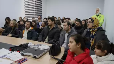 Bitlis'te trafik eğitimi sırasında uygulamalı saha çalışması