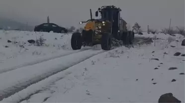 Temizlik ekipleri kar temizliğinde