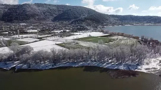İzmir'in yüksek kesimlerinde kar etkili görüntüsü
