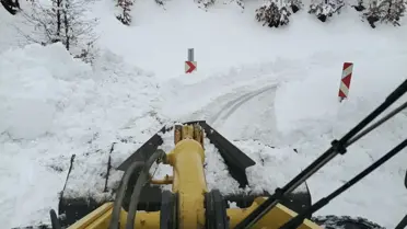 Kar yağışıyla kaplı Malatya sokakları