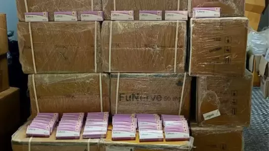 Ele geçirilen sentetik ecza paketleri