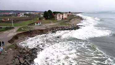 Kıyı erozyonu sonrası yıkılan duvar