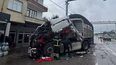 Kaza anındaki tır çarpışması