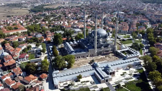 Selimiye Camii'nde kalem işi uygulaması