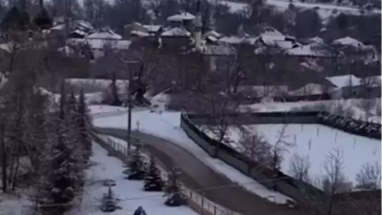 Yılkı atları için hazırlanan yem istasyonu