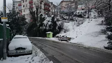 Kar altında kapalı köy yolları