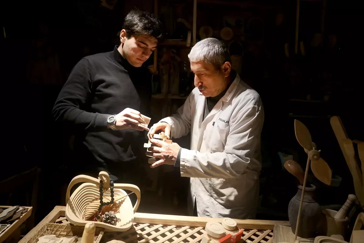 Malatya’da Ahşap Ustası Mikail Fırat’ın Çevreci Sanatı