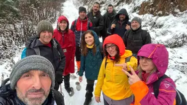 Zorlu orman parkurunda yürüyüş