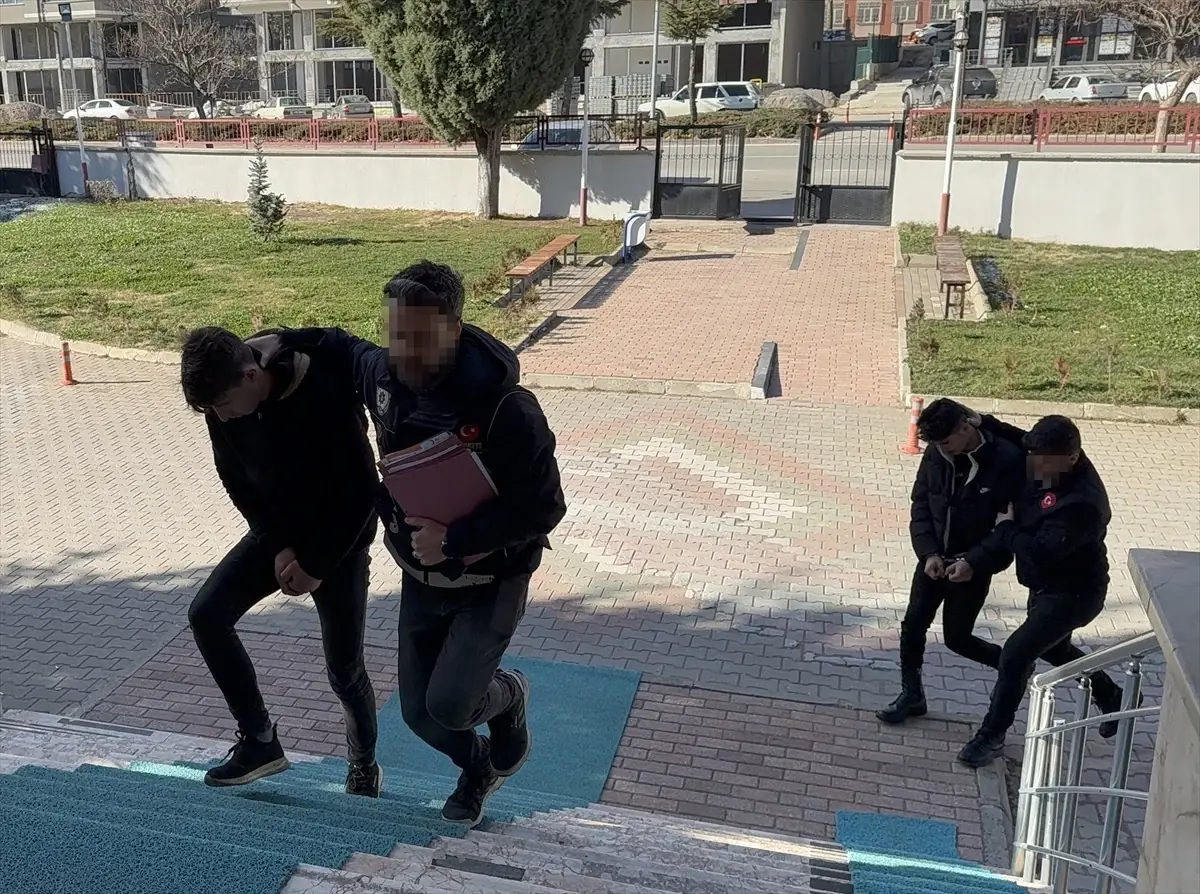 Konya Seydişehir'de Yabancı Uyruklu Şüpheliler Uyuşturucu Satışı Nedeniyle Tutuklandı