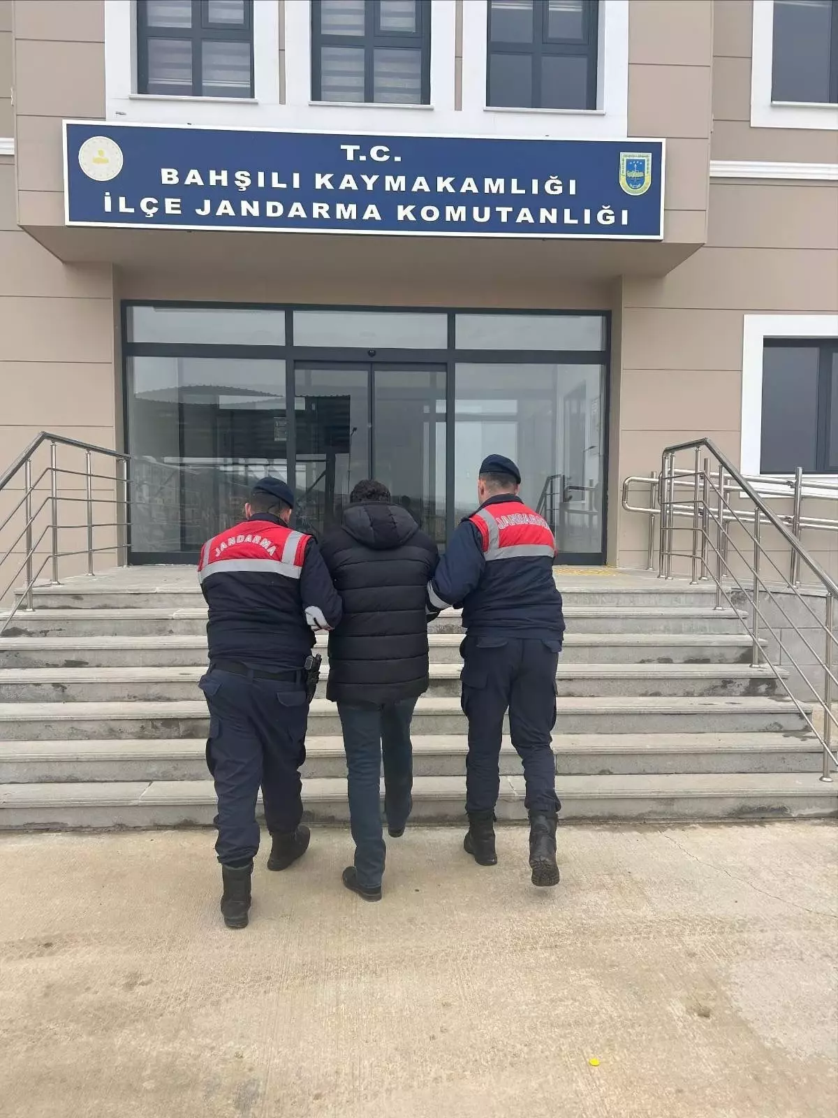 Kırıkkale'de 80 Yıllık Hapis Cezası Olan Firari Kadın Jandarma Tarafından Yakalandı