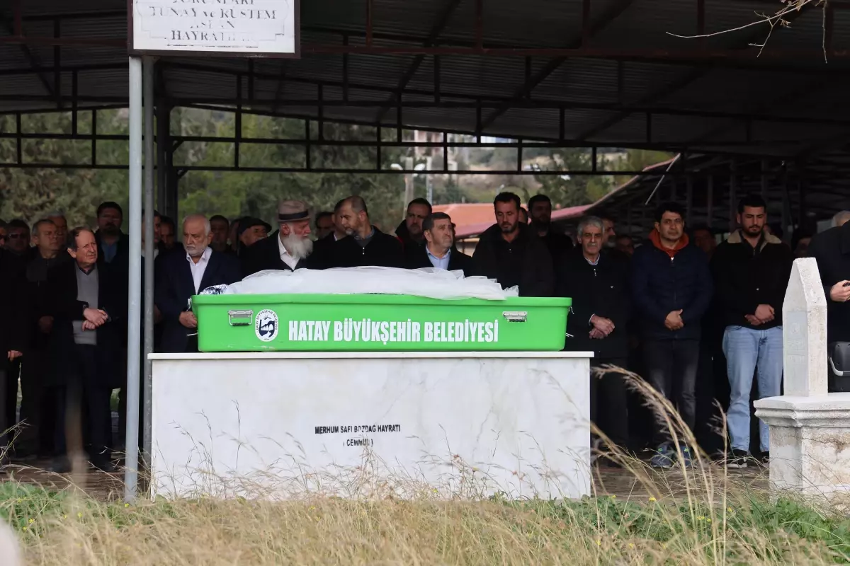 17 Yaşındaki Eylül Mengüllü, Kardeşi Tarafından Saldırı Sonrası Toprağa Verildi