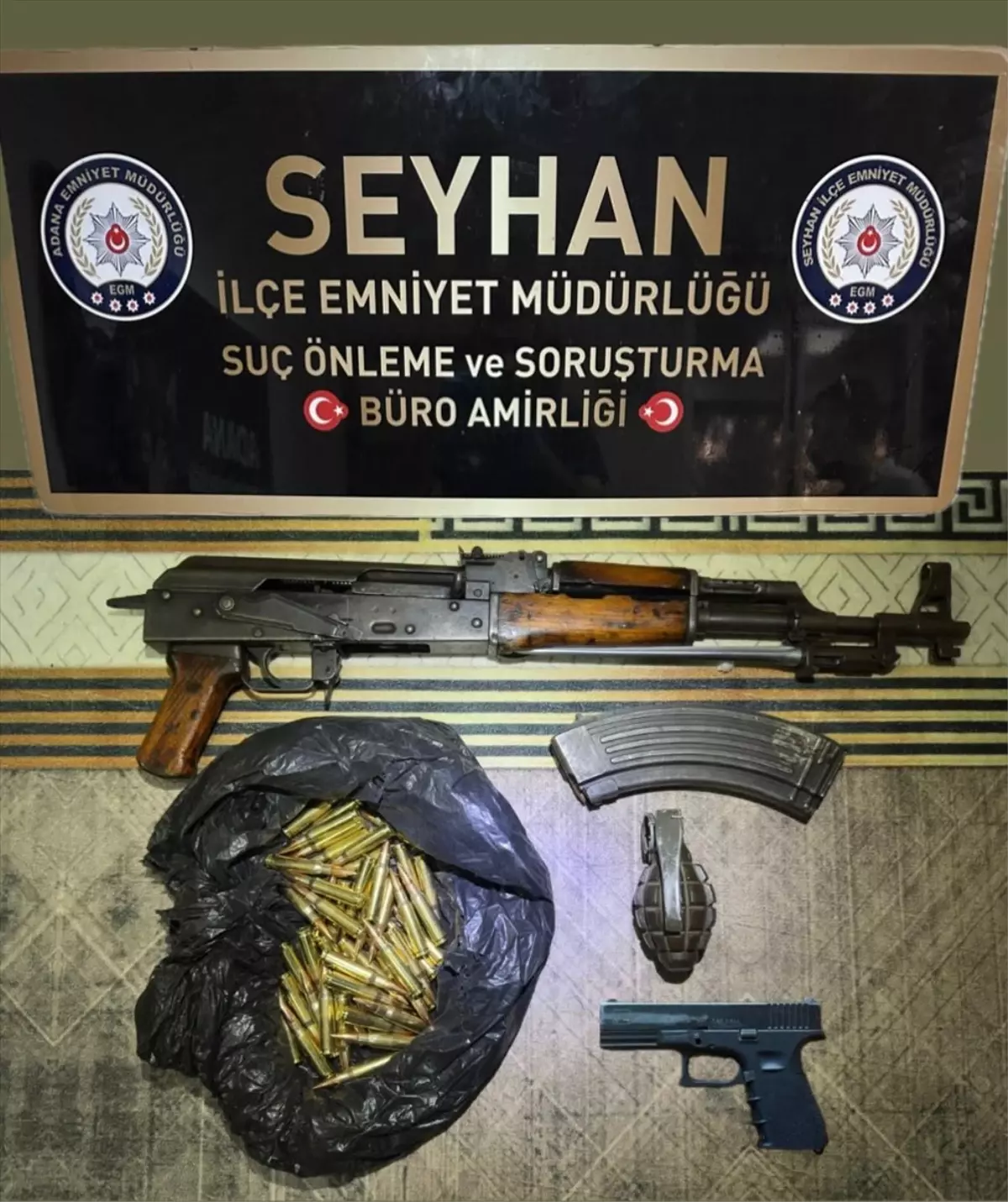 Adana Seyhan'da Ruhsatsız Silah ve El Bombası Ele Geçirildi, 4 Şüpheli Tutuklandı