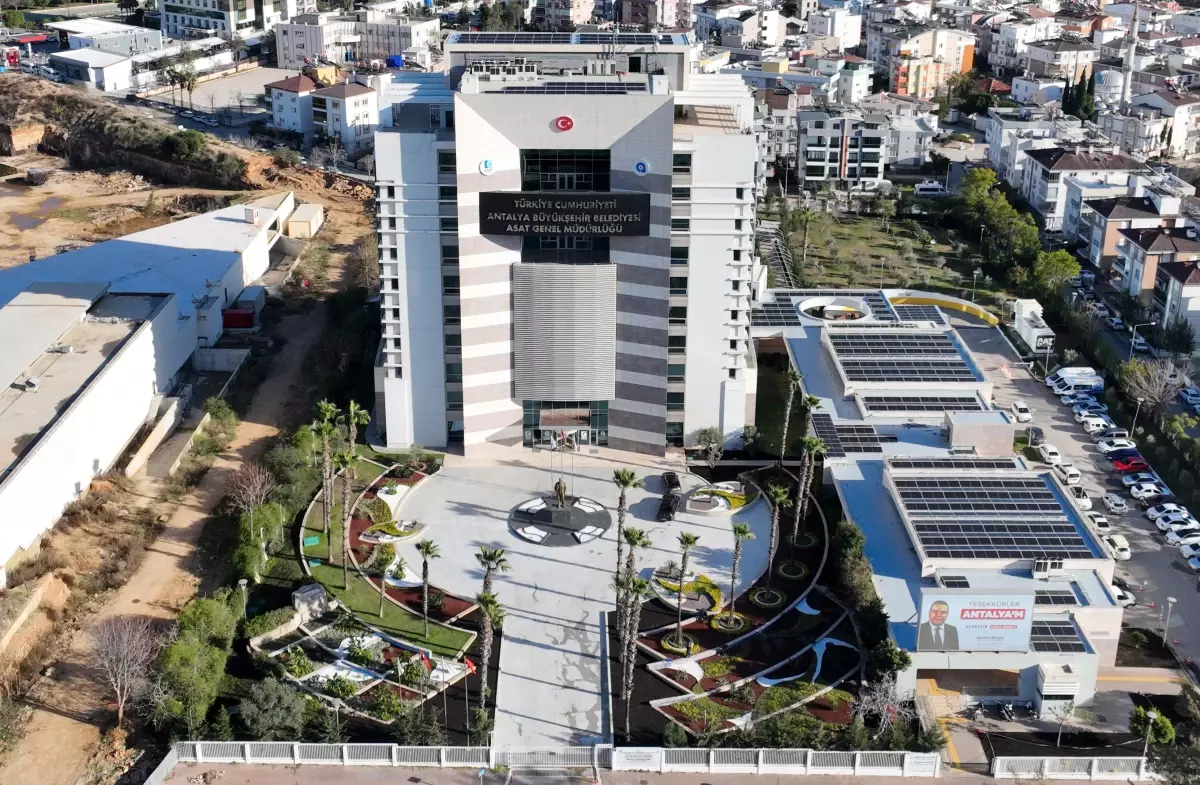 Antalya Büyükşehir Belediyesi Denetim Ekibi, Lüks Otelde Yabancı Kadınlarla Konakladı