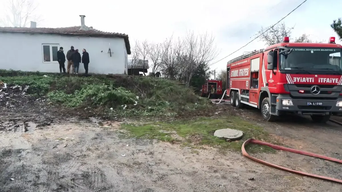 Beykoz’da Gecekondu Kömürlüğünde Çıkan Yangın Hızlıca Söndürüldü