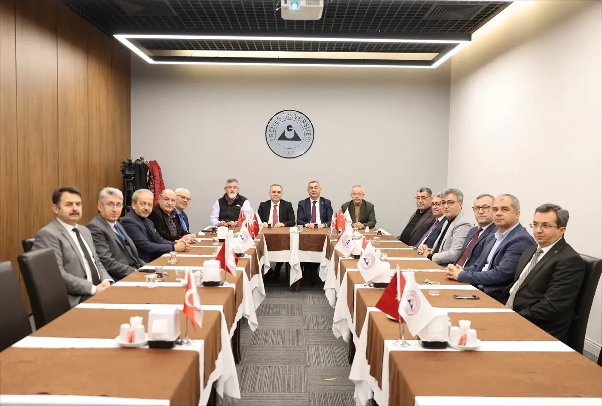 Erciyes Üniversitesi'nde Yeni Hastane ve Diş Hastanesi Projeleri Tanıtıldı