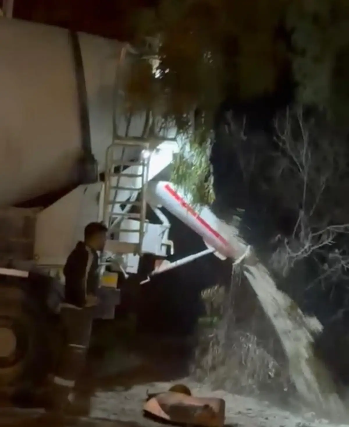 Hatay’da Beton Mikseri Dereye İzinsiz Döküm Yaptı, 23 Bin Lira Ceza Aldı