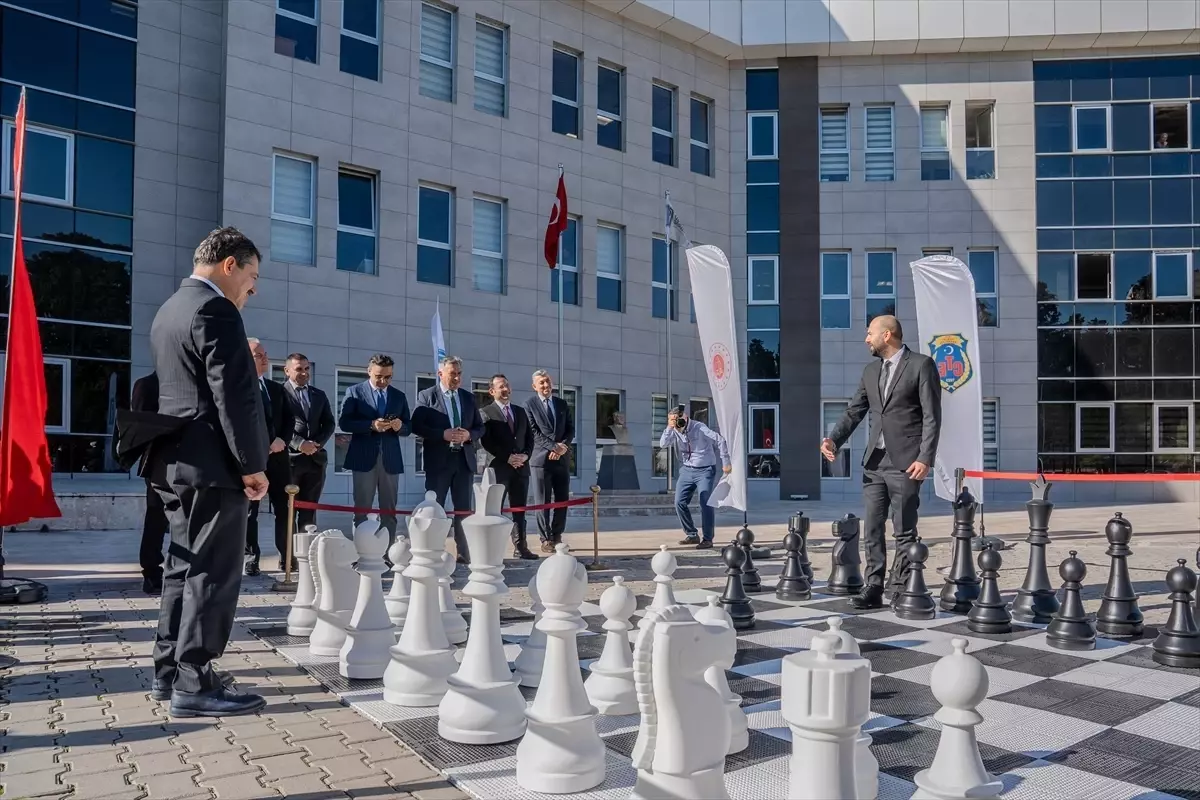 İzmir'de Denetimli Serbestlik Katılımcılarına Satranç Turnuvası Düzenlendi