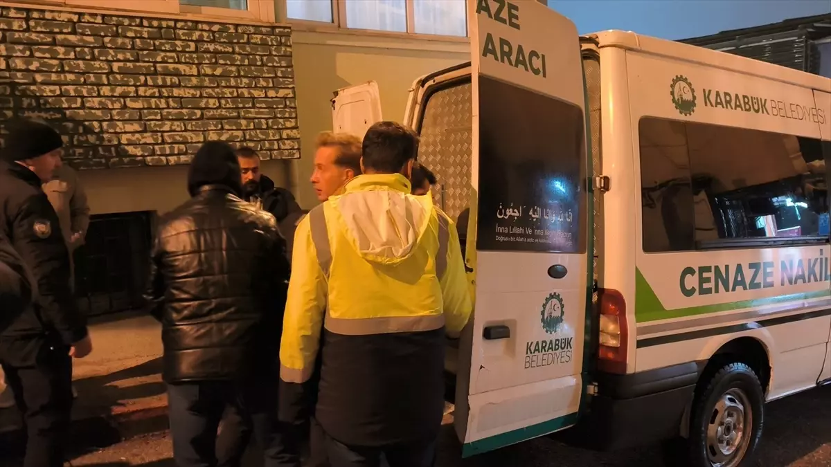 Karabük’te 77 Yaşındaki Yaşlı Adam Apartman Merdiven Boşluğunda Ölü Bulundu