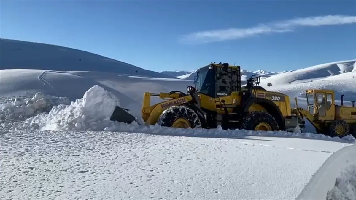 Malatya’da Kar Yağışı Sonrası 66 Mahallenin Yolları Yeniden Açıldı