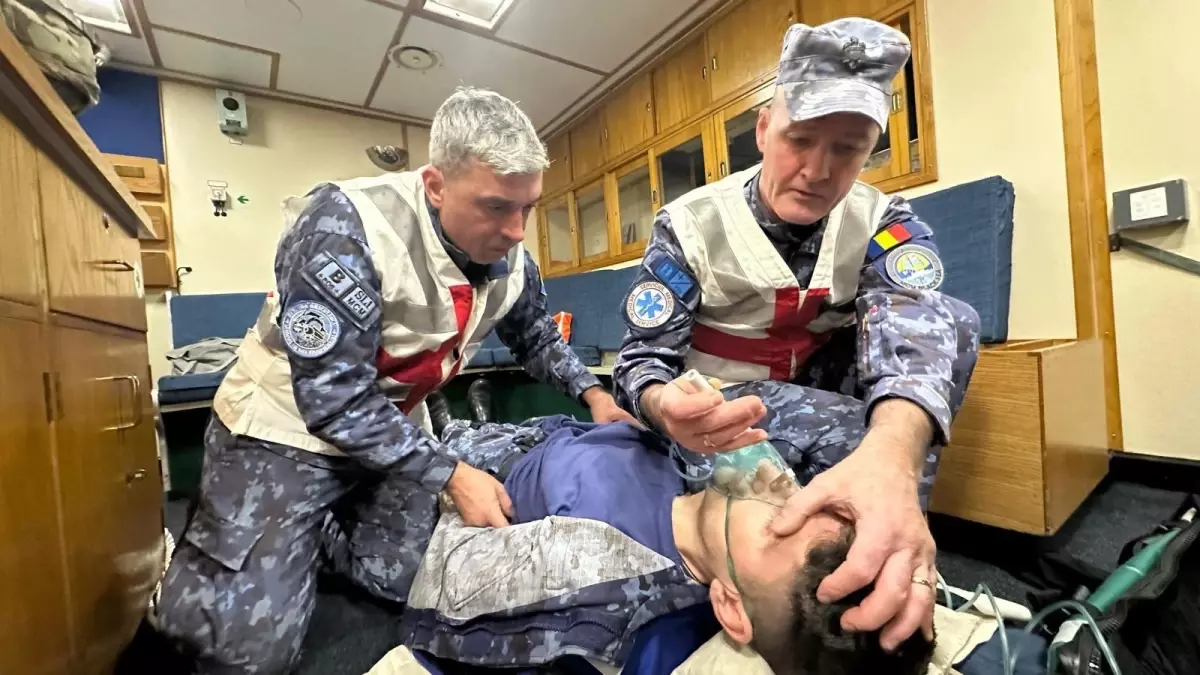 TCG Üsteğmen Arif Ekmekçi ve TCG Ayvalık Burgaz Limanı'nda