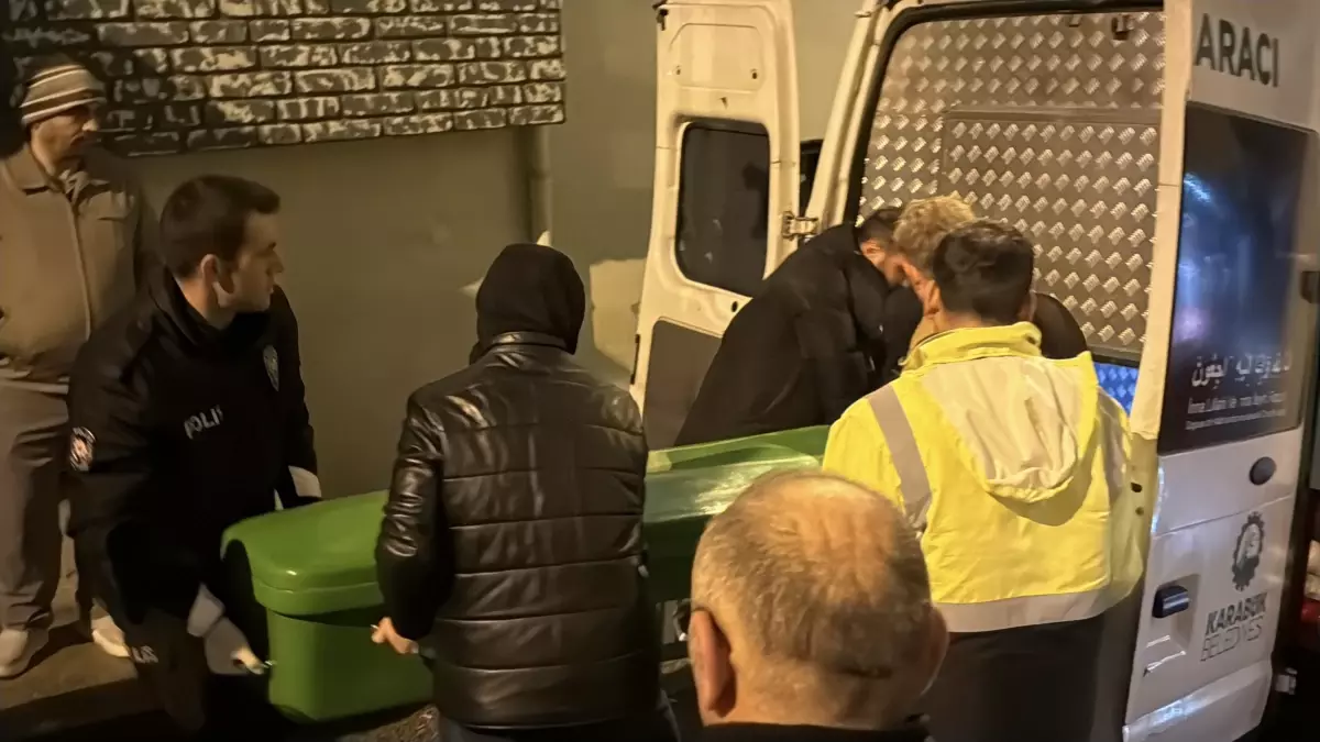 Karabük'te 77 Yaşındaki Adam Apartman Merdiven Boşluğunda Hayatını Kaybetti