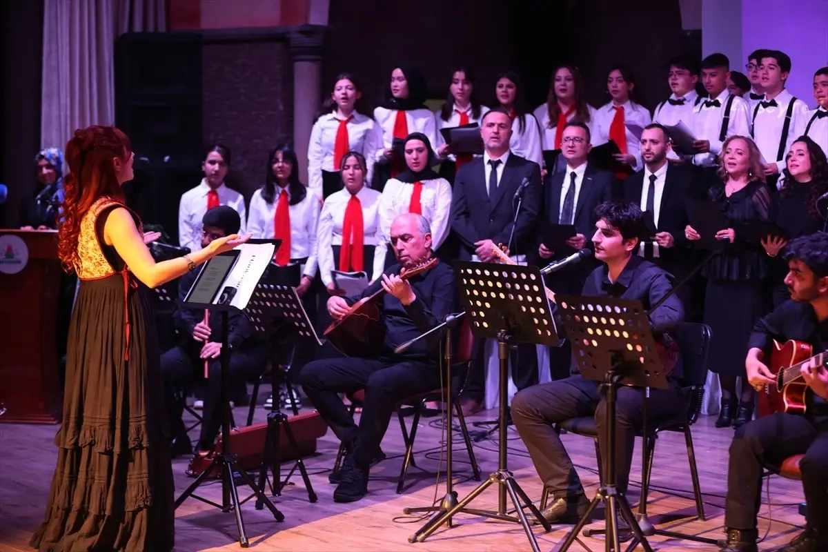 Nevşehir'de Meslek Lisesi Öğrencileri ve Öğretmenleri Anadolu Türküleriyle Buluştu