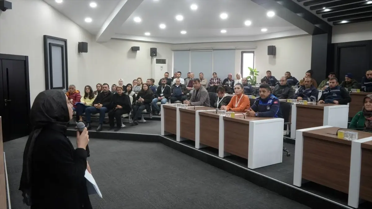 Niğde Belediyesi Personeline Sanal Kumar ve Bağımlılık Konulu Eğitim Verildi