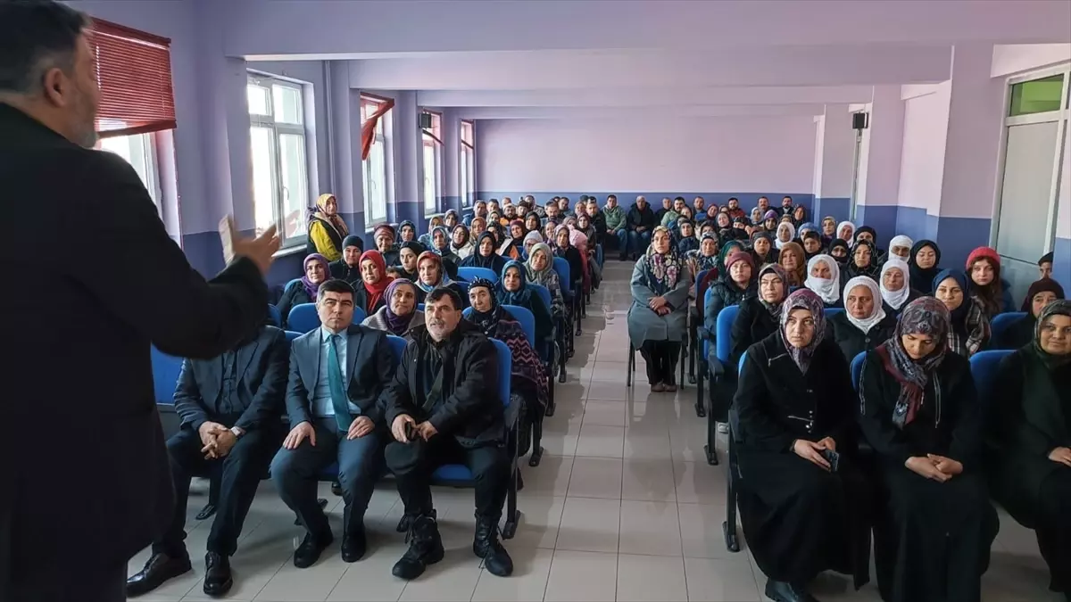 Sarıoğlan’da ‘Ailem Benim Her Şeyim’ Semineriyle Aile İçi İletişim Güçlendirildi