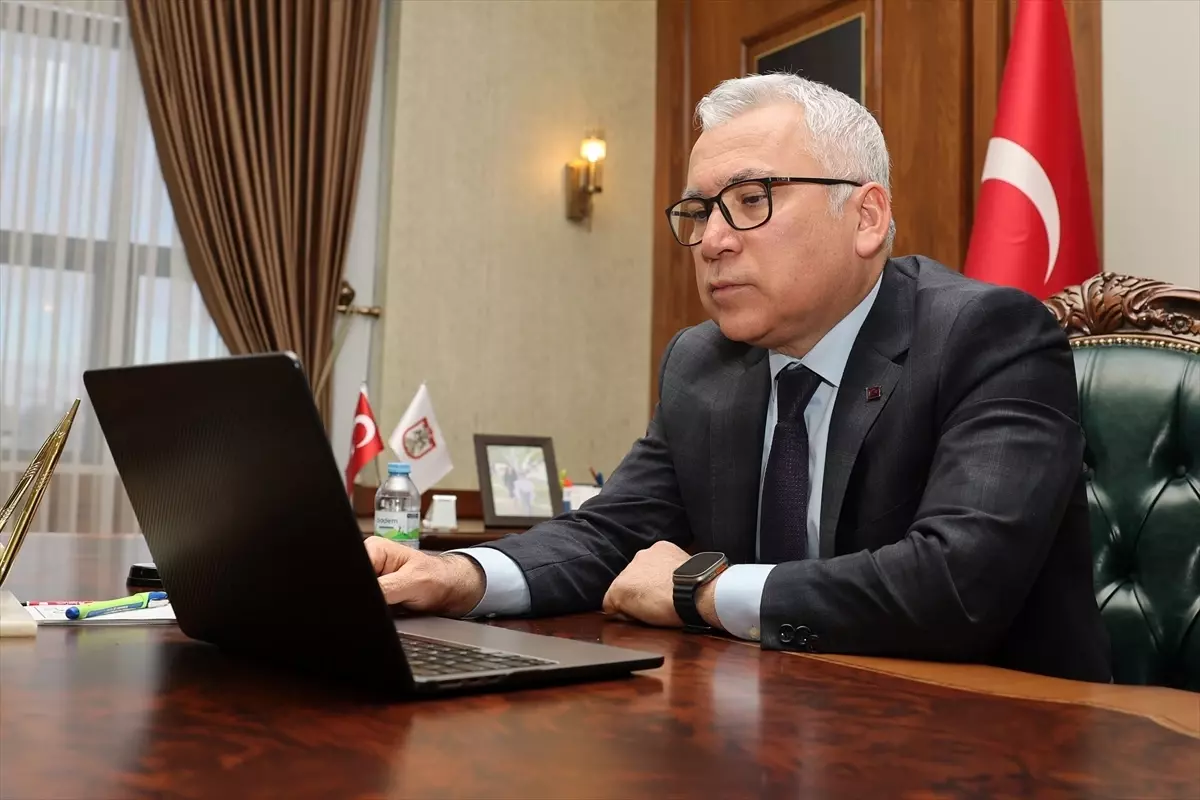 Sivas Valisi Şimşek'ten 'Yılın Kareleri' Oylamasında Seçkin Fotoğraflar