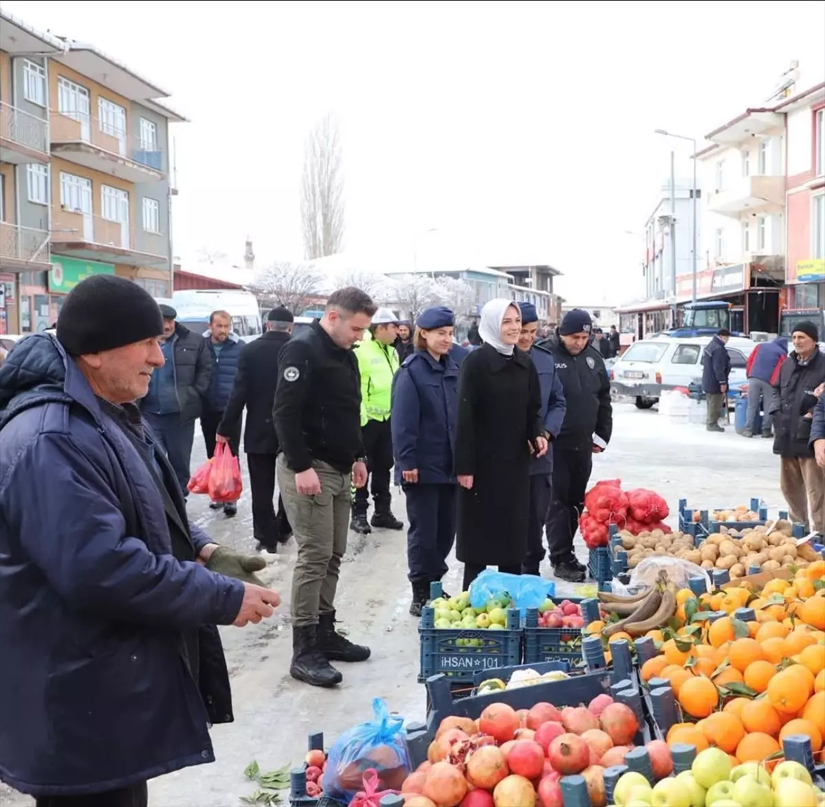 Sulusaray Kaymakamı Safiye Orhan, Pazar Ziyaretinde Esnaf ve Vatandaşlarla Buluştu