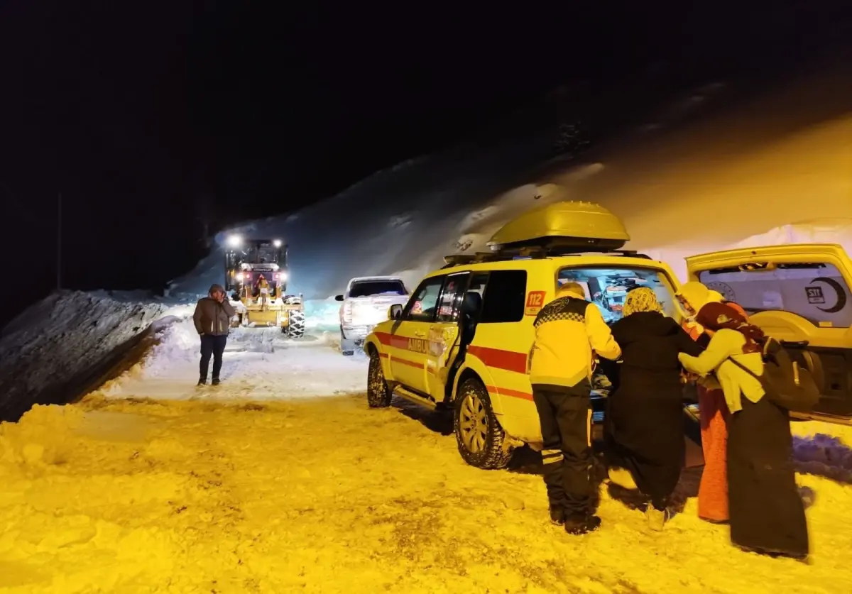 Van’da Kar Nedeniyle Kapalı Yolun Açılmasıyla Hamile Şükran Temur’a 5,5 Saatte Ulaşıldı