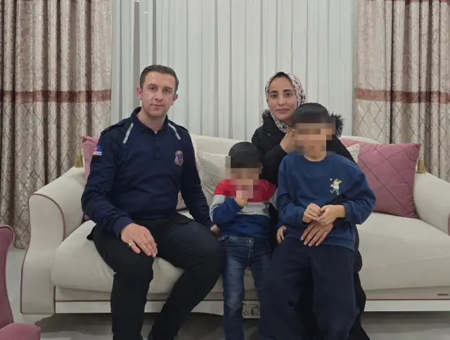 Anne ve çocuğun evdeki anı