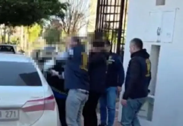 Polis ekipleri birlikte çalışıyor