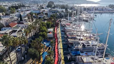 120 metrelik Türk bayrağı Bodrum sahilinde