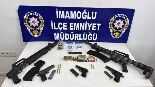 Ele geçirilen silah ve uyuşturucu paketleri