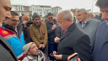 Vali Kumbuzoğlu veda töreninde konuşma yapıyor