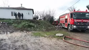 Yangın sonrası hasar görmüş gecekondu kömürlüğü