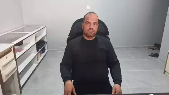 Doğum odasında hemşire ve bebek