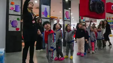 Etkinlikte sergilenen öğrenci eserleri