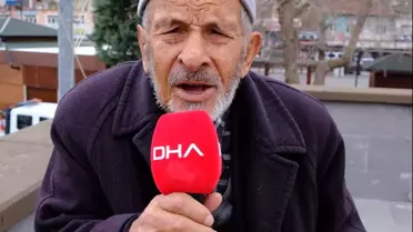 Cenaze namazına hazırlık yapan topluluk