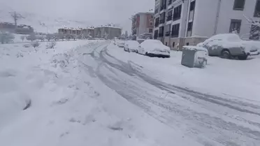 Kar yağışıyla kaplı Konya yolları